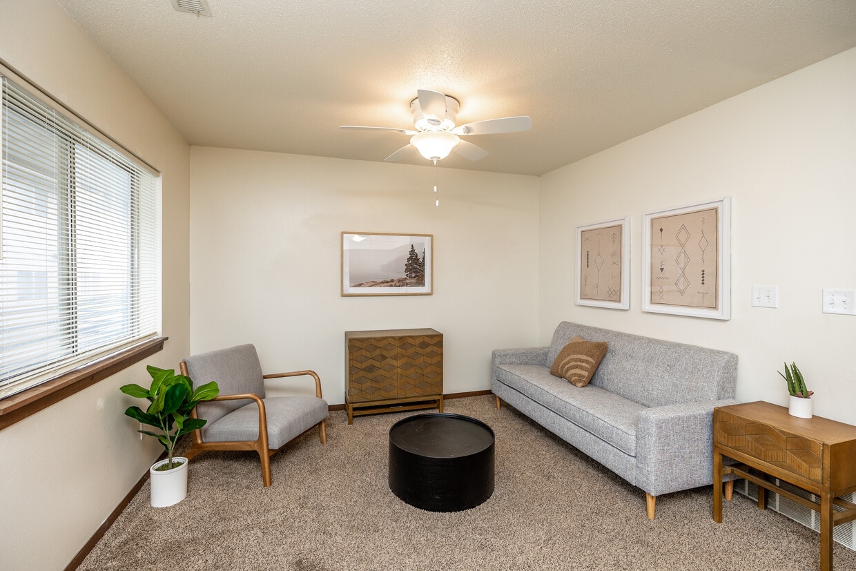 Photo - Forum at Lincoln Apartments