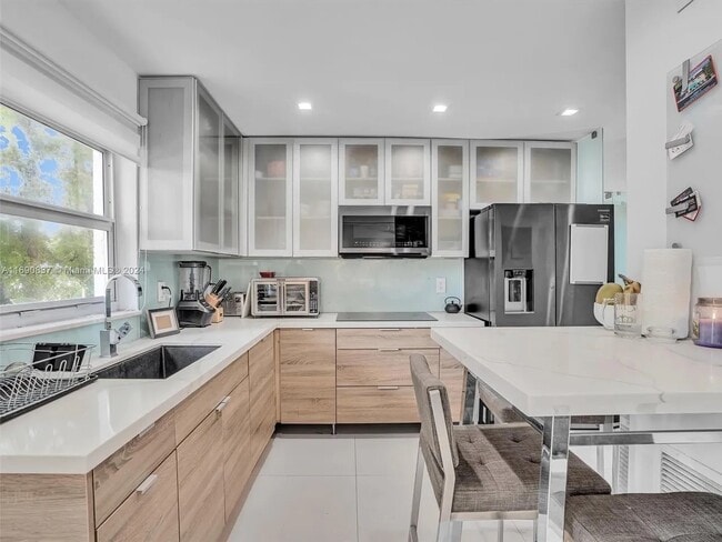 kitchen - 750 Michigan Ave Unit 201