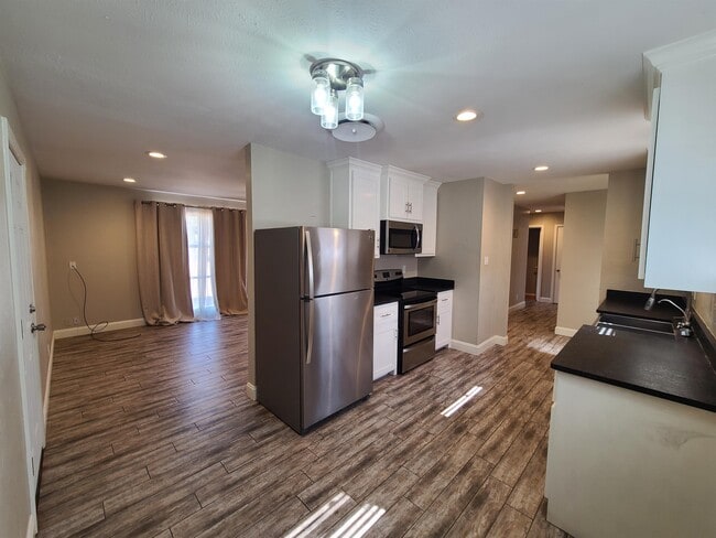 Photo - 409 E Shandon Ave