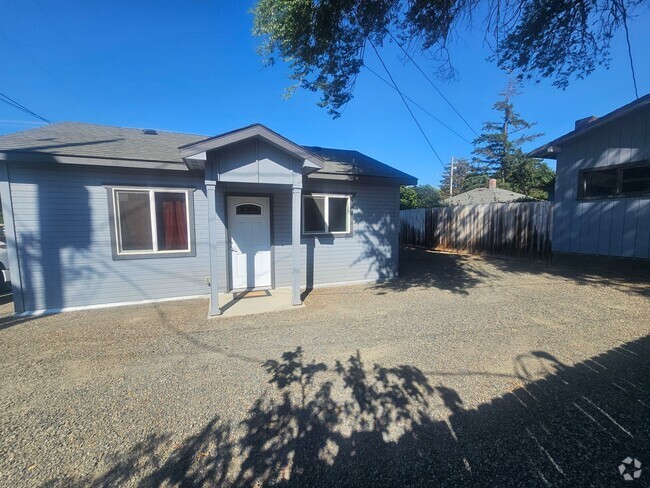 Building Photo - Brand new built house in central Ellensburg