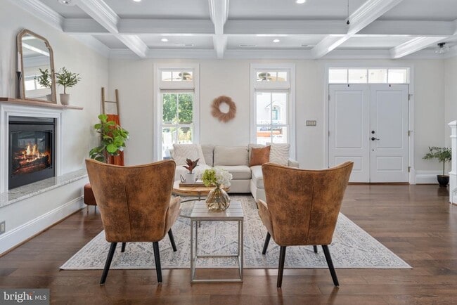 Photo - 703 Weedon St
