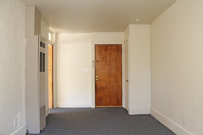 Photo - 1622-1628 SE 32nd Pl / 3259-3261 SE Market St Unit 3261