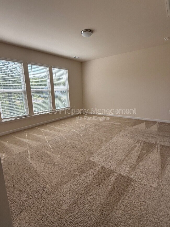 Photo - 312 White Oak Ridge Dr