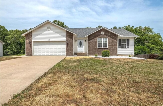 Building Photo - 5 Bedroom Home Located in Waynesville, MO!