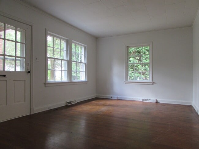 Photo - Delightful 2 Bed/1 Bath Duplex Apt - All B...