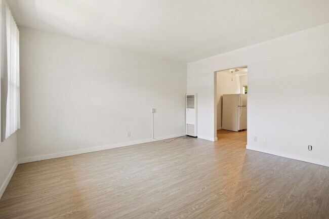 Photo - 10908 Santa Monica Blvd Unidad 08B