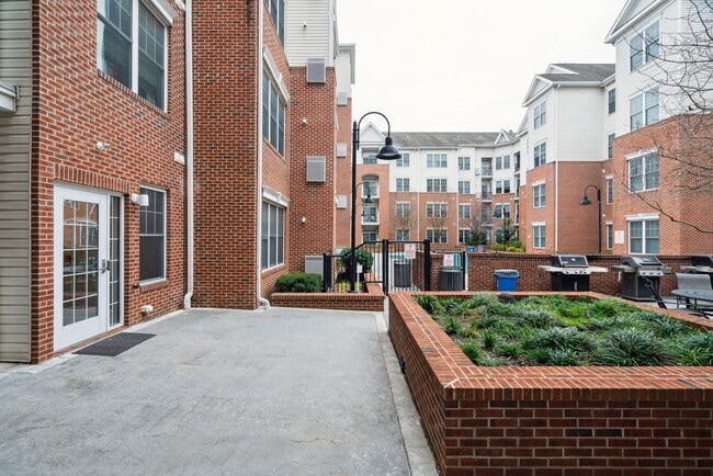 Photo - 300 W Elm St Unit 2304