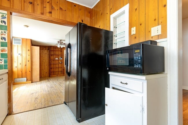 Photo - UT PRE-LEASE: 4 bed / 2 bath North Campus ...