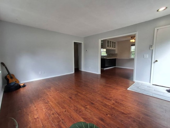 Photo - 869 Arkwright St N Unit 1