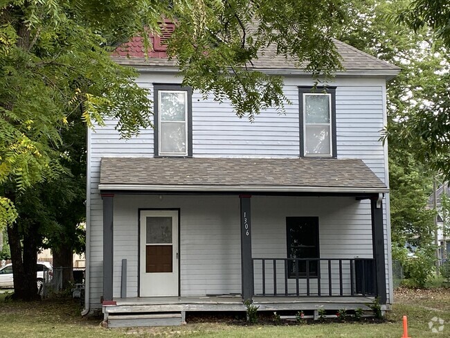 Building Photo - 1306 SW Lane St Rental