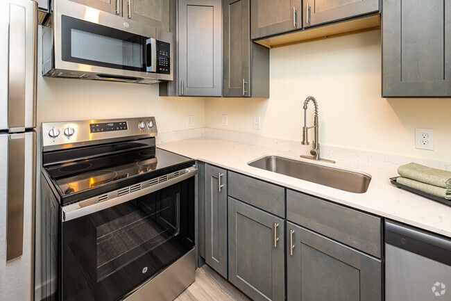 2BR, 1BA - 619SF - Kitchen