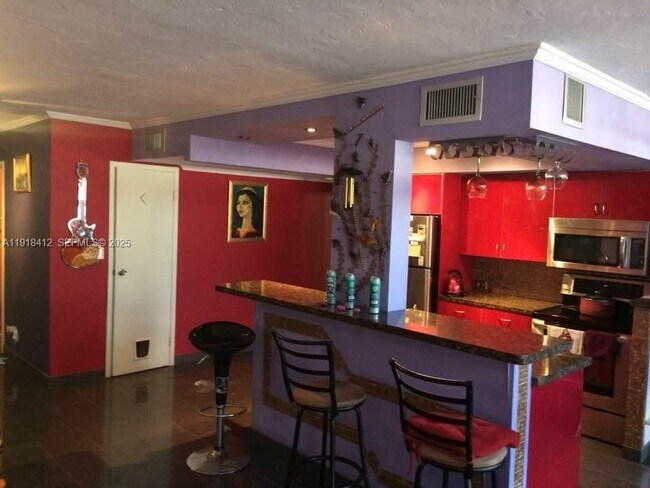 Photo - 2001 Atlantic Shores Blvd Unidad 101