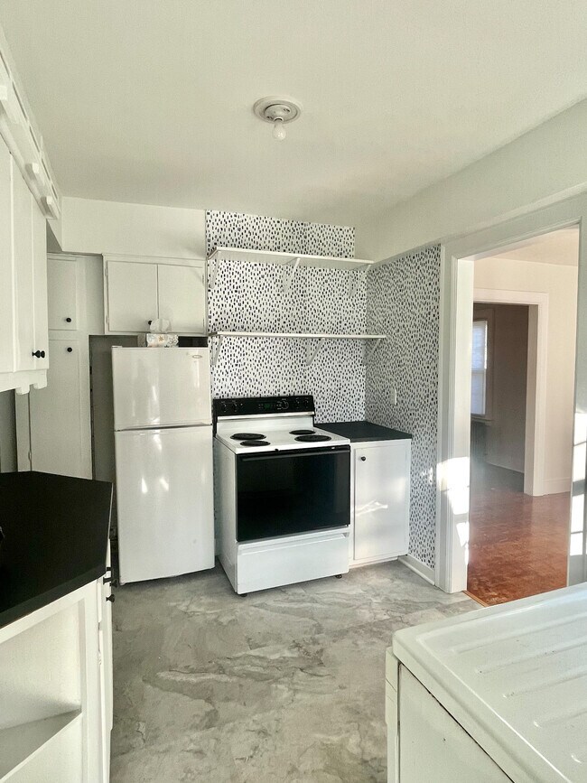 Photo - 5 W Court St