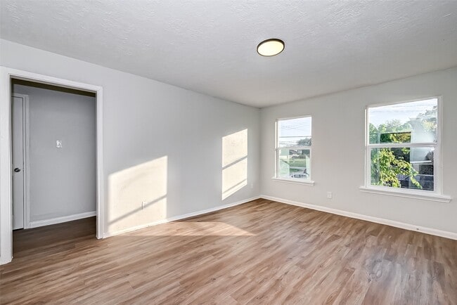 Photo - 6420 Conley St