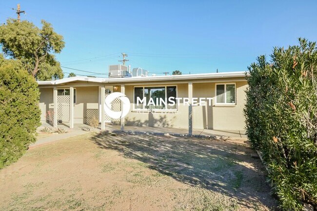 Building Photo - 3 Bedroom Pet-Friendly Home in Tucson, AZ with Main Street Renewal