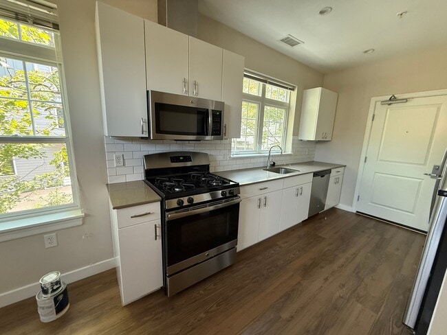 Building Photo - 11 Alder St