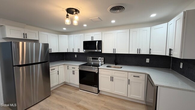 Photo - 305 2nd St