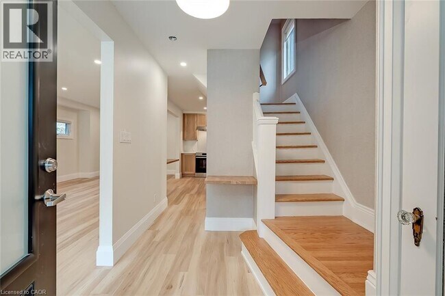 Photo - 1222 King St W