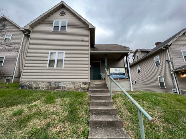 Main photo - 712 McLane Ave Unit Apt. A