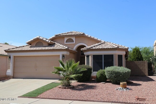 Building Photo - 2228 E Aire Libre Ave