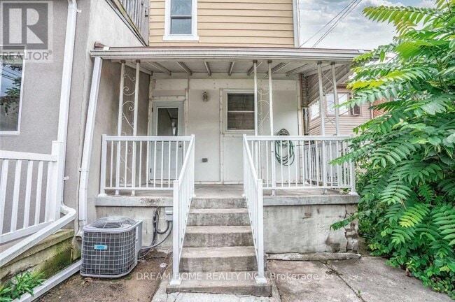 Photo - 401 Crawford St