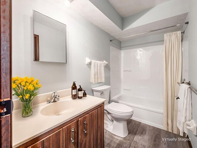 Photo - 8235-8237 Goldsmith Dr Unit 8237