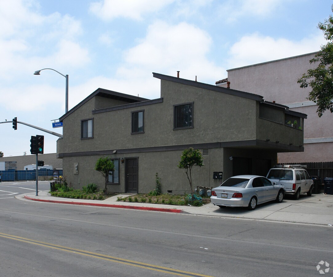 Photo - 7611 Warner Ave