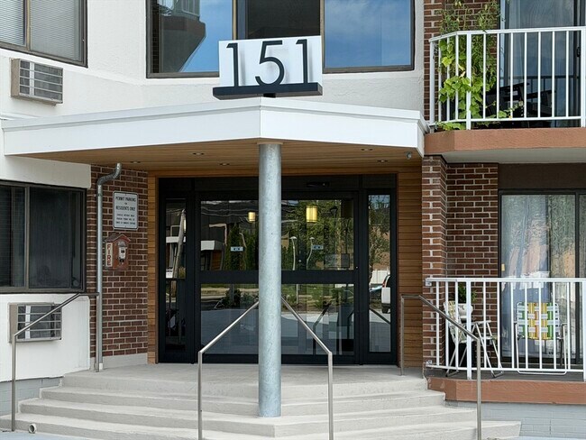 Building Photo - 151 Coolidge Ave Unit 404
