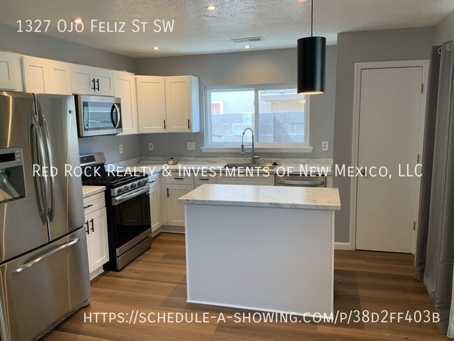 Photo - 1327 Ojo Feliz St SW
