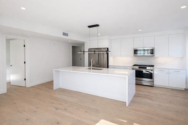 Building Photo - 65 L St Unit 303