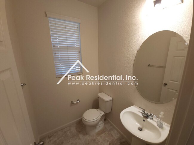 Photo - Newer North Natomas 3bd/2.5ba House with Loft & 2 Car Garage