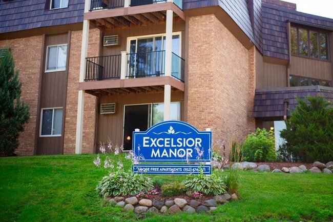 Photo - Excelsior Manor Apartments
