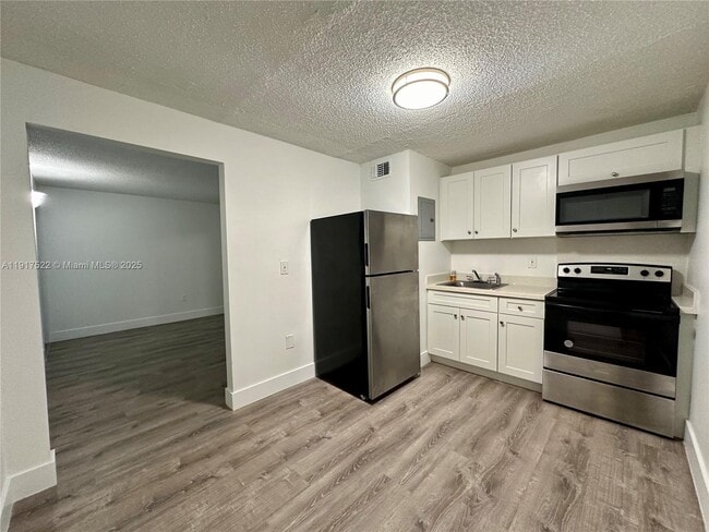 Photo - 529 SW 4th St Unit 203