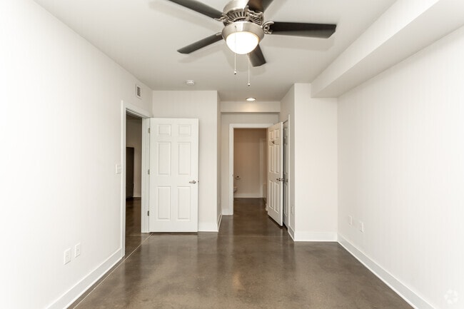 1BR, 1BA - 620 SF