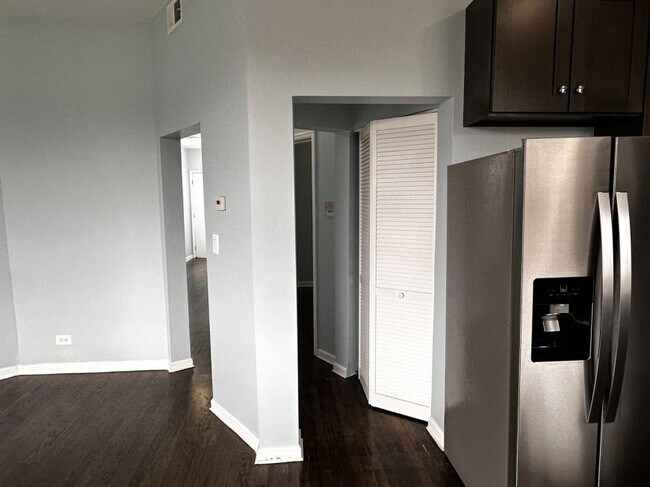 Photo - 2 bedroom in Chicago IL 60625 Unit 3R