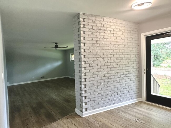 Photo - 3024 Brechin Rd