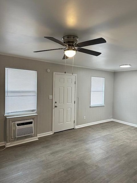 Photo - 707 20th St SE