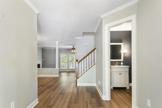 Photo - 112 Lomond Ln