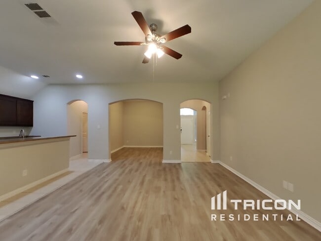 Photo - 207 Range Rd