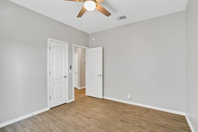 Building Photo - 180 Harris Dr