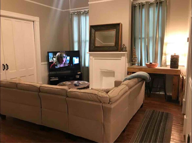 Photo - 322 W Hall St Unit A