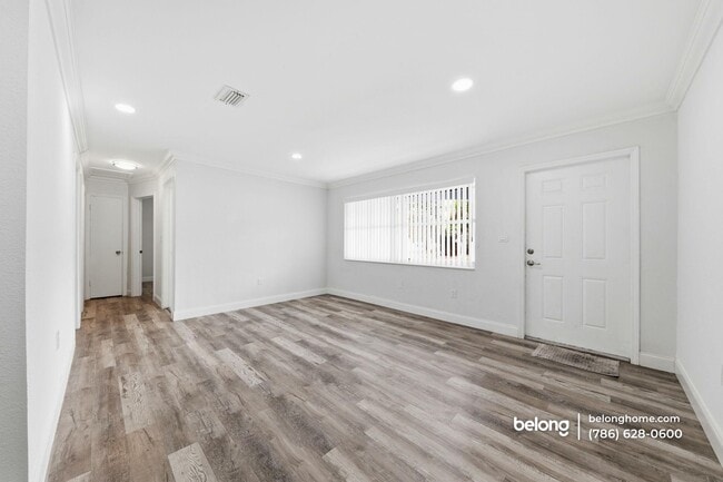 Photo - 980 NW 200th Terrace