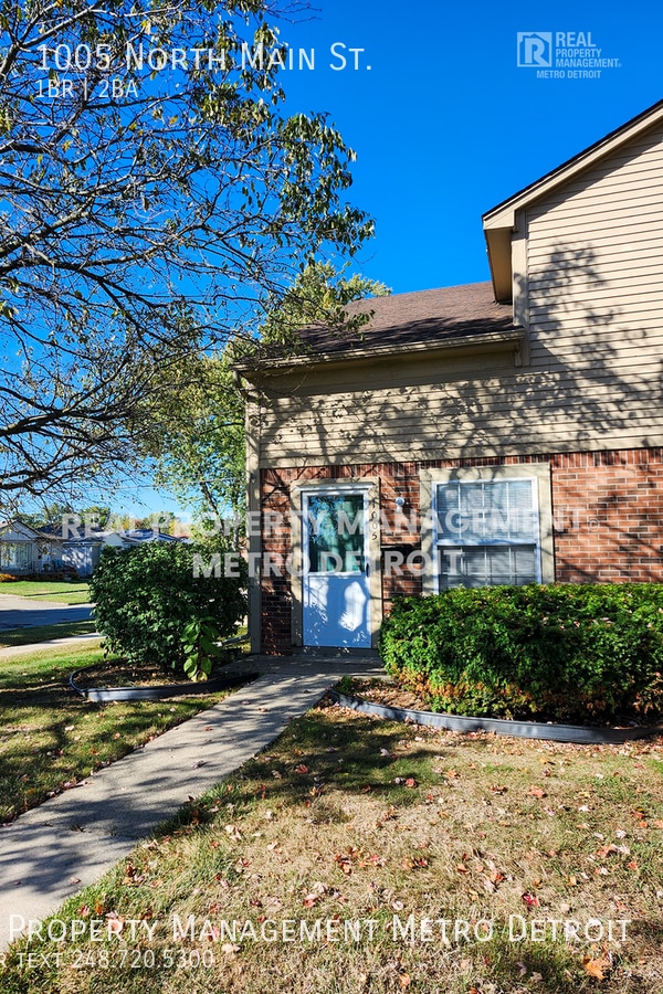 Photo - 1005 N Main St