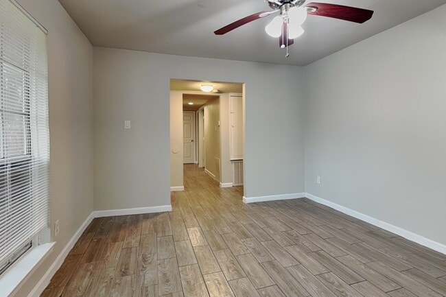 4523 Bayou Vista Dr