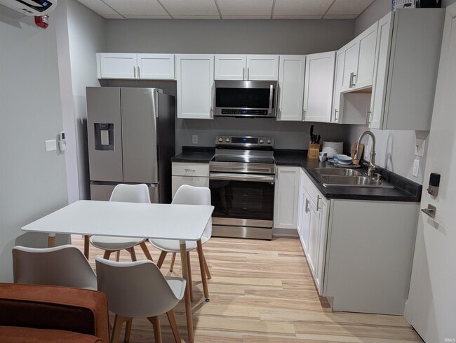 Photo - 300 N Union St