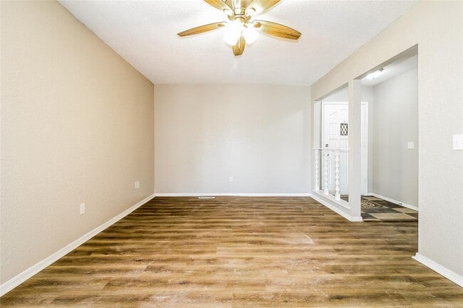 Photo - 1004 Cambridge Dr