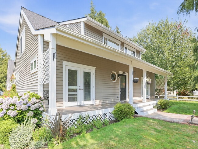 Photo - 4 Bedroom PLUS Above Garage Bonus Room in Bothell! Air Conditioned!