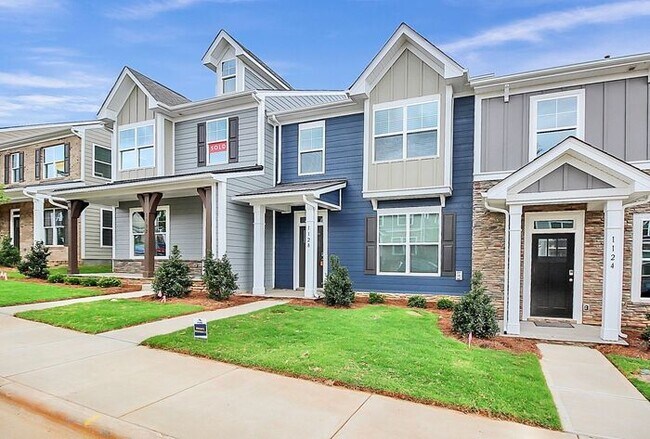 Photo - Stunning 3BD/2.5BA Townhome Minutes from Historic Belmont!