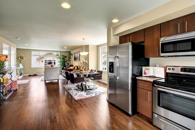 Photo - 20005 Poplar Way