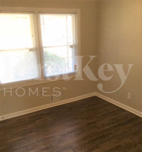 Photo - 1843 Wee Kirk Rd SE